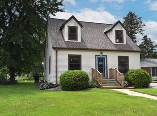 203 W State Rd, North Prairie, WI 53153