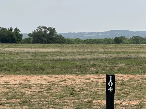 509 Interlaken St, Fredericksburg, TX 78624