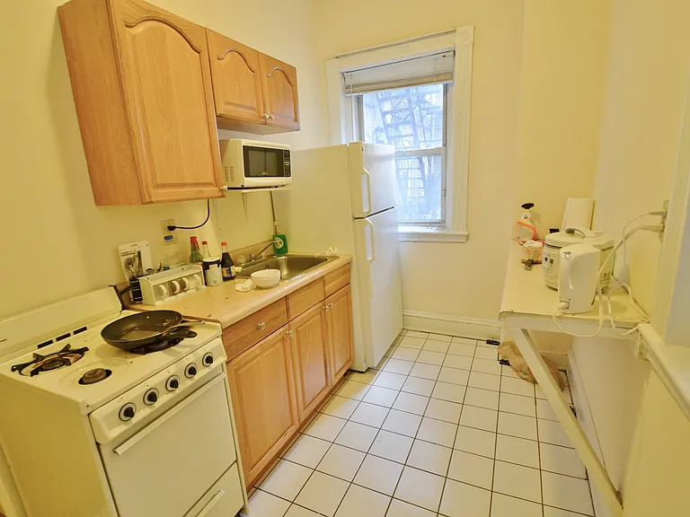 56 Queensberry St #8 — Photo 7