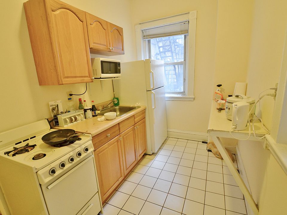 1st image of 108 Peterborough St #2
