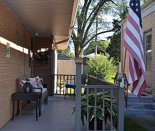 3rd image of 2714 W 98th Pl