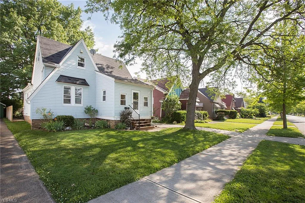 13806 Wainstead Ave photo 1
