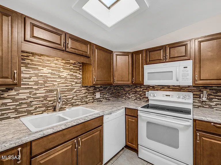 5819 E Rosewood St — Photo 5