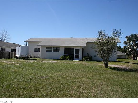3rd image of 912 Alvin Ave