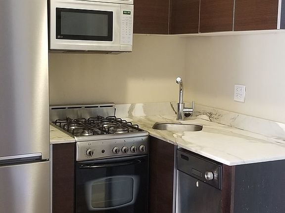 3rd image of 514 E 6th St APT 6