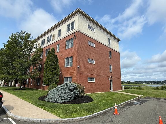 2nd image of 20 Heaths Ct APT 401