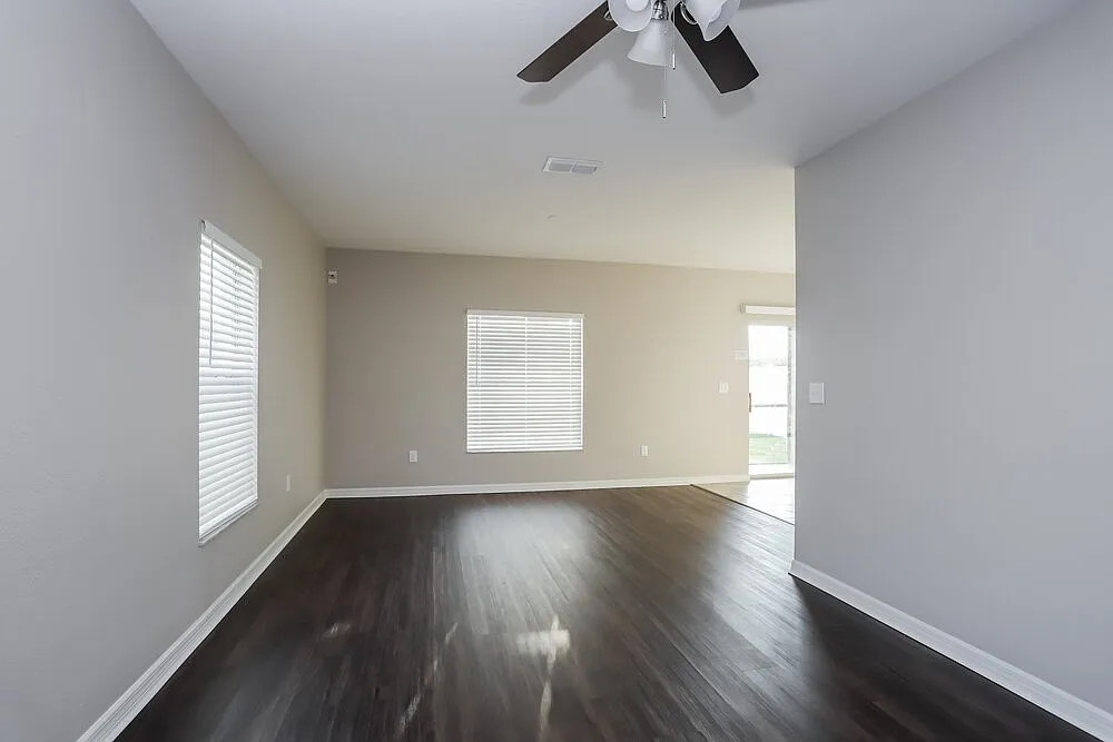 3 bed, 2.5 bath, 1588 sqft, $2,355 — Photo 4
