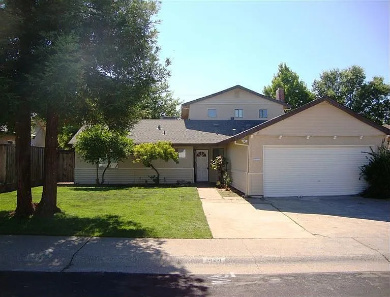 1424 Oakmont Dr photo 1