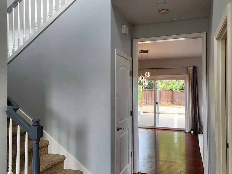 1592 Kingston Way — Photo 4