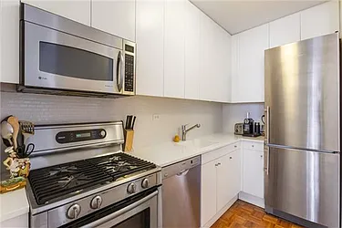 Rented by R New York