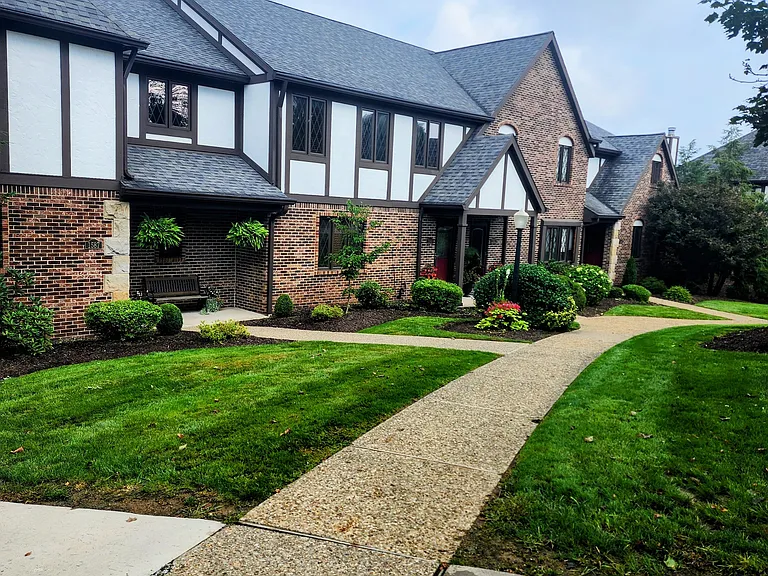 1589 Stone Mansion Dr — Photo 2