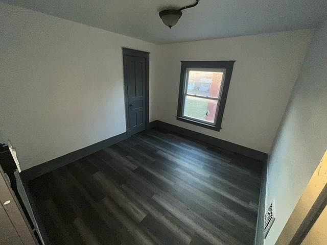 1 of the 3 bedrooms, they all look like this.