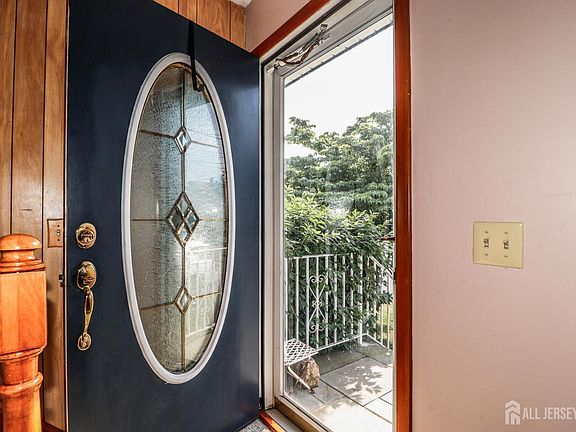 5th image of 13 Meade St