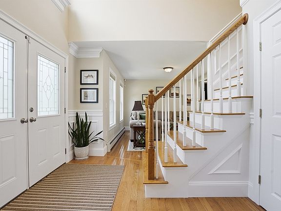 2nd image of 147 Roosevelt St
