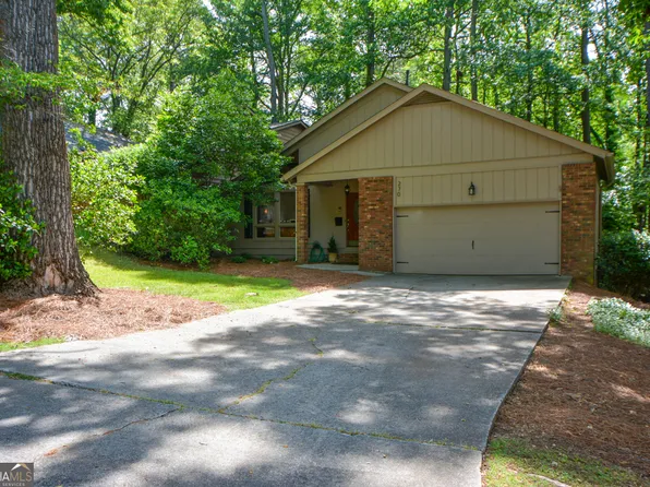 270 Lakeview Rdg W, Roswell, GA 30076