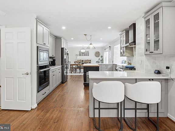 5th image of 4716 Hornbeam Dr