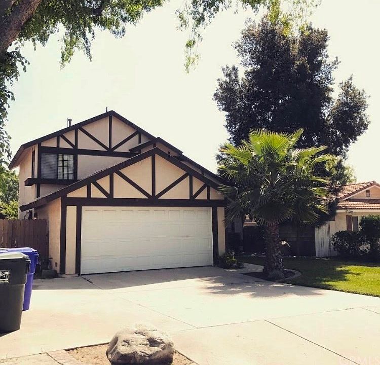 1st image of 3035 Lawrence Ave