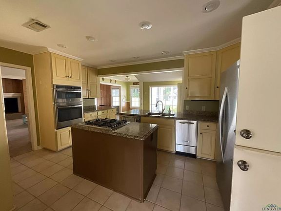 3rd image of 600 Shadywood Dr #1