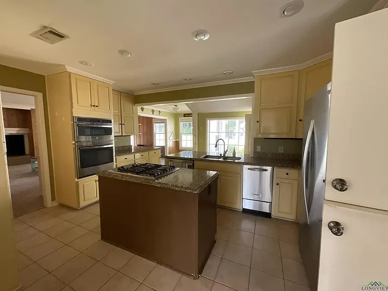 600 Shadywood Dr #1 — Photo 3