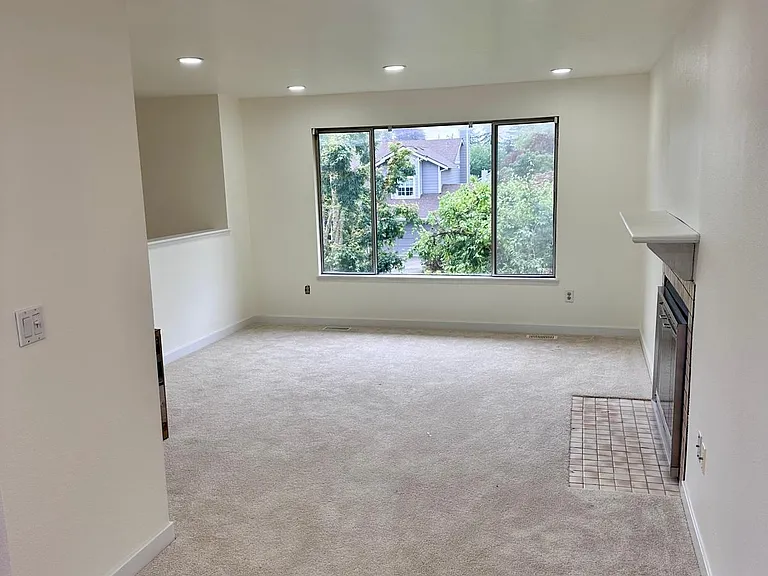 7528 206th Pl NE — Photo 3