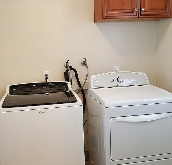 437 Central Ct — Photo 6