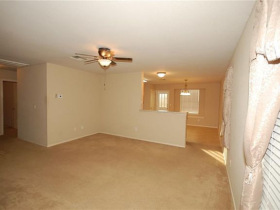 4th image of 1001 Sacramento Dr