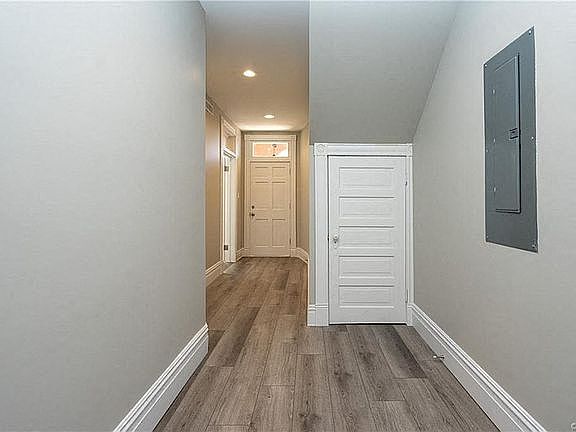 2nd image of 1428 W Clay St #2