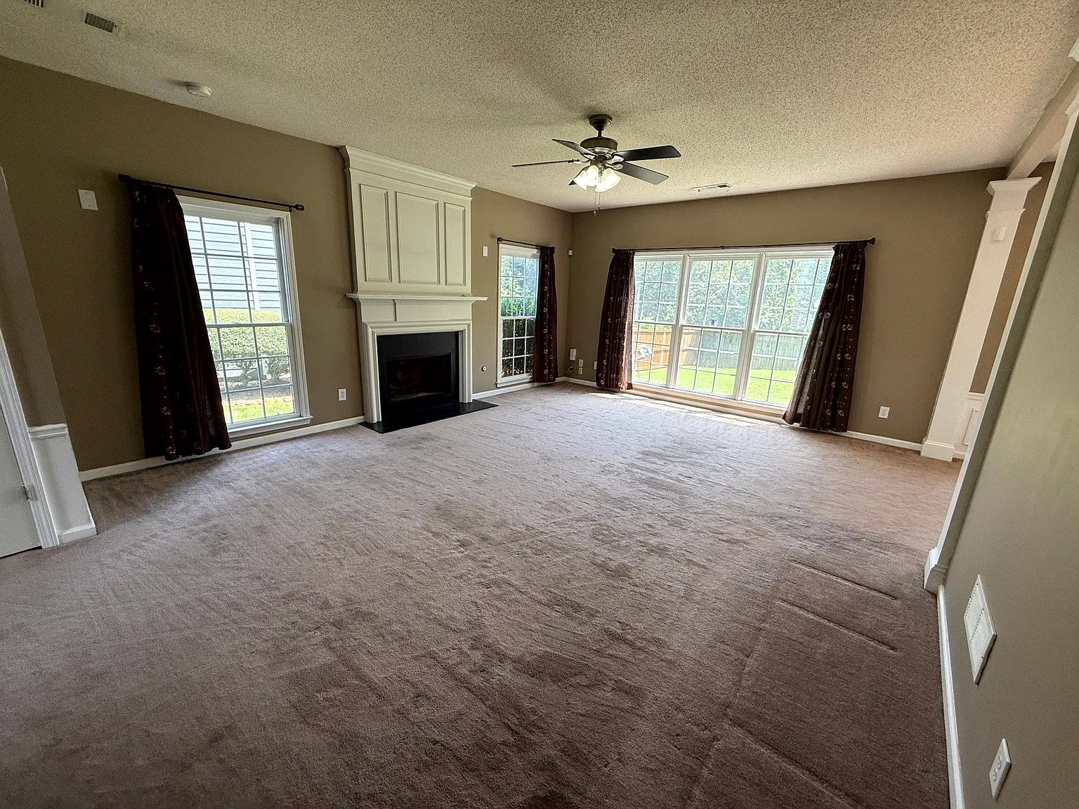 3 bed, 2.5 bath, 2008 sqft, $3,000 — Photo 2