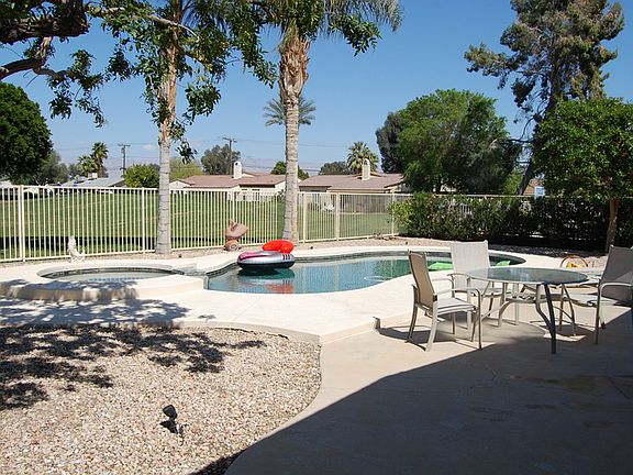 3rd image of 77390 California Dr