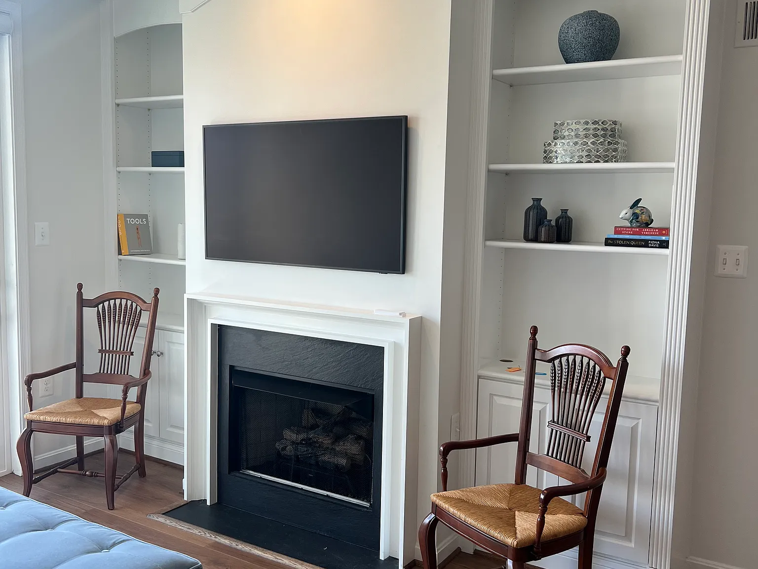 2 bed, 1.5 bath, 935 sqft, $4,200 — Photo 2