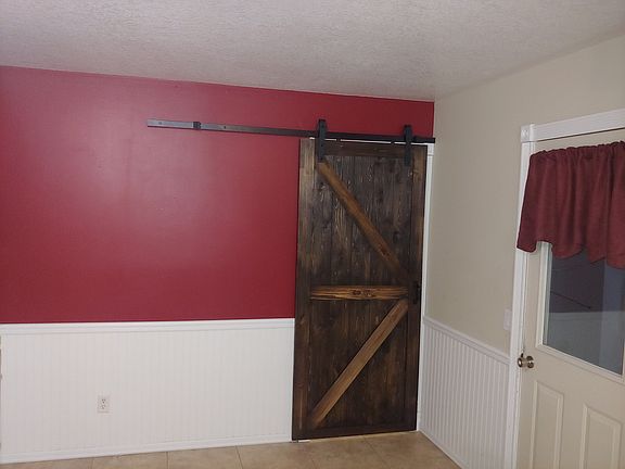 2nd image of 104 Dry Creek Dr