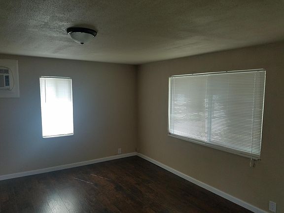 4th image of 1040 Sonoma Ave