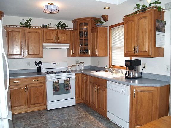 2nd image of 1720 Macarthur Dr