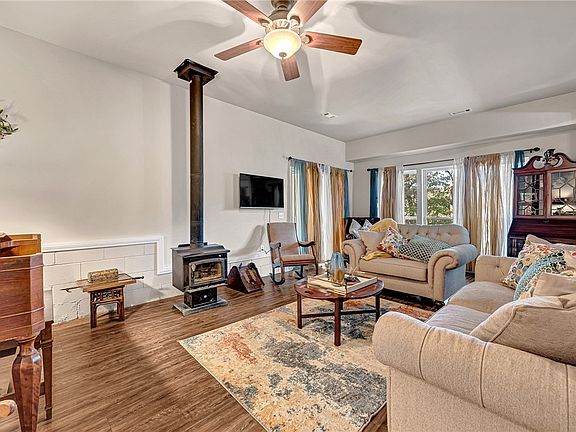 4th image of 10493 Tara Ln