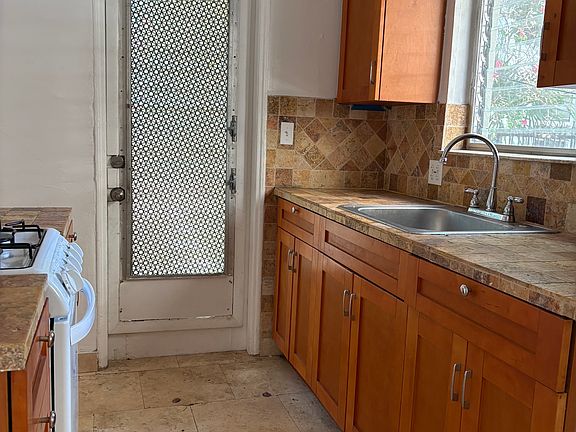 4th image of 1526 Meridian Ave APT 10