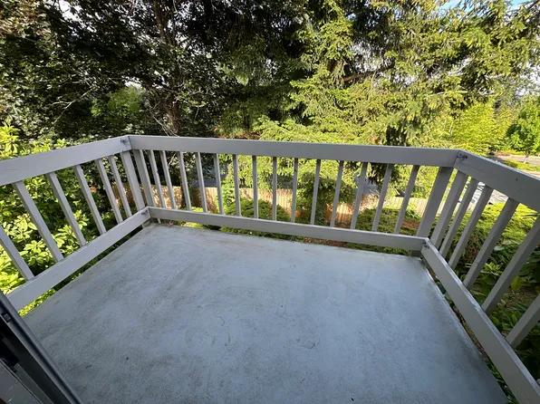 Bridgeport Terrace Apartments, 3332 Bridgeport Way W #5, Tacoma, WA 98466