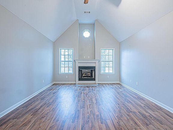 5th image of 378 Cherokee Hills Ave