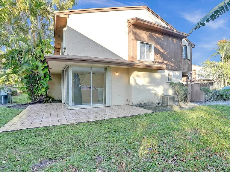 1233 Hampton Blvd — Photo 27