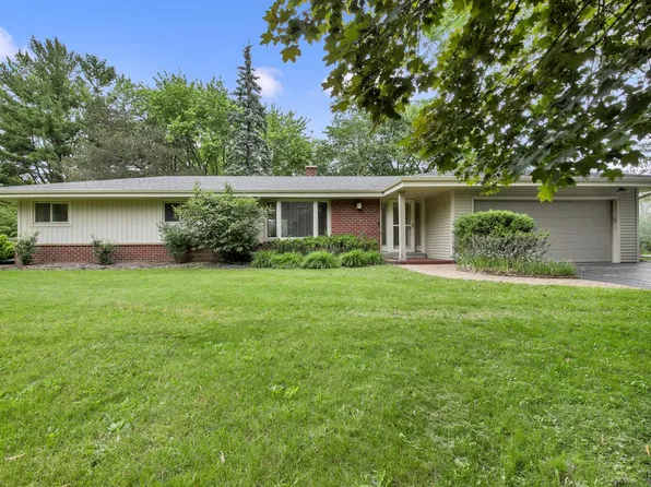 2614 W Chestnut ROAD, Mequon, WI 53092