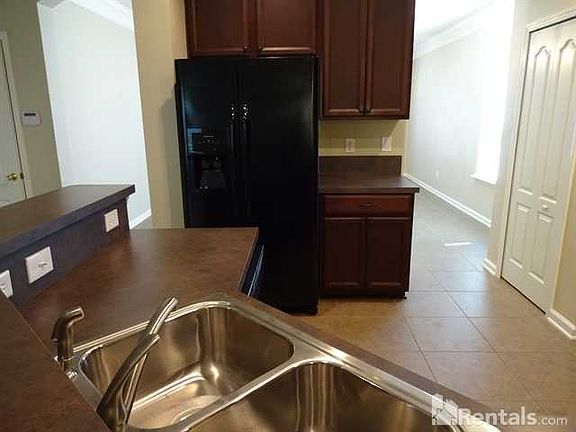 4th image of 2855 Woodstone Dr