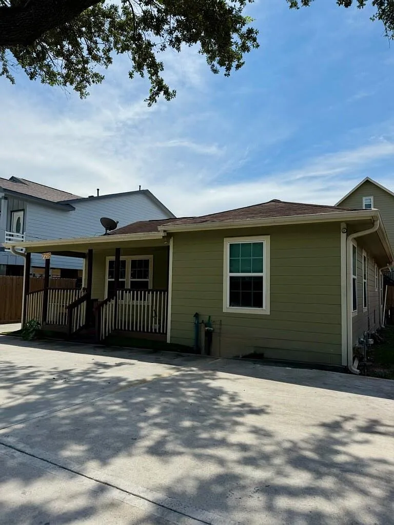 2 bed, 1.0 bath, 968 sqft, $1,450 — Photo 2