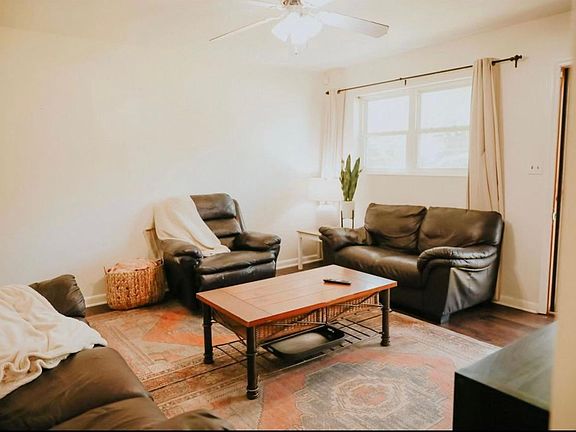 2nd image of 811 Essex Dr