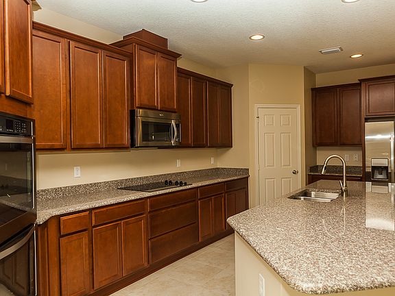 5th image of 611 Gordonia Ct
