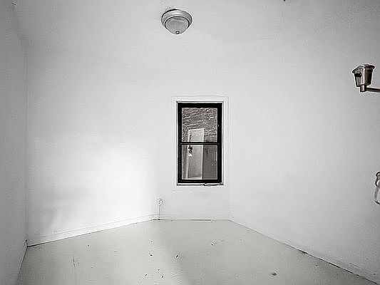 4th image of 127 Henry St #1