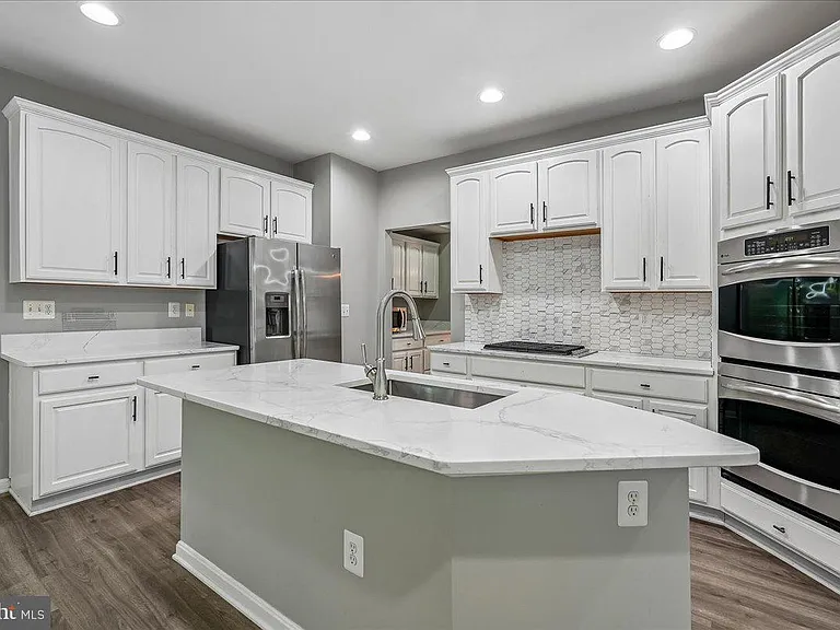 905 Royal Elm Ct — Photo 3