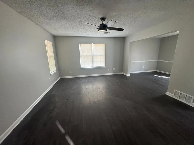 10101 Stephenson Ln — Photo 2
