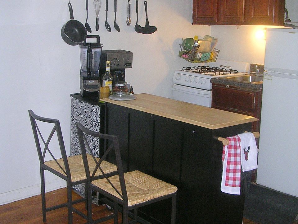 2nd image of 1598 3rd Ave Frnt 2