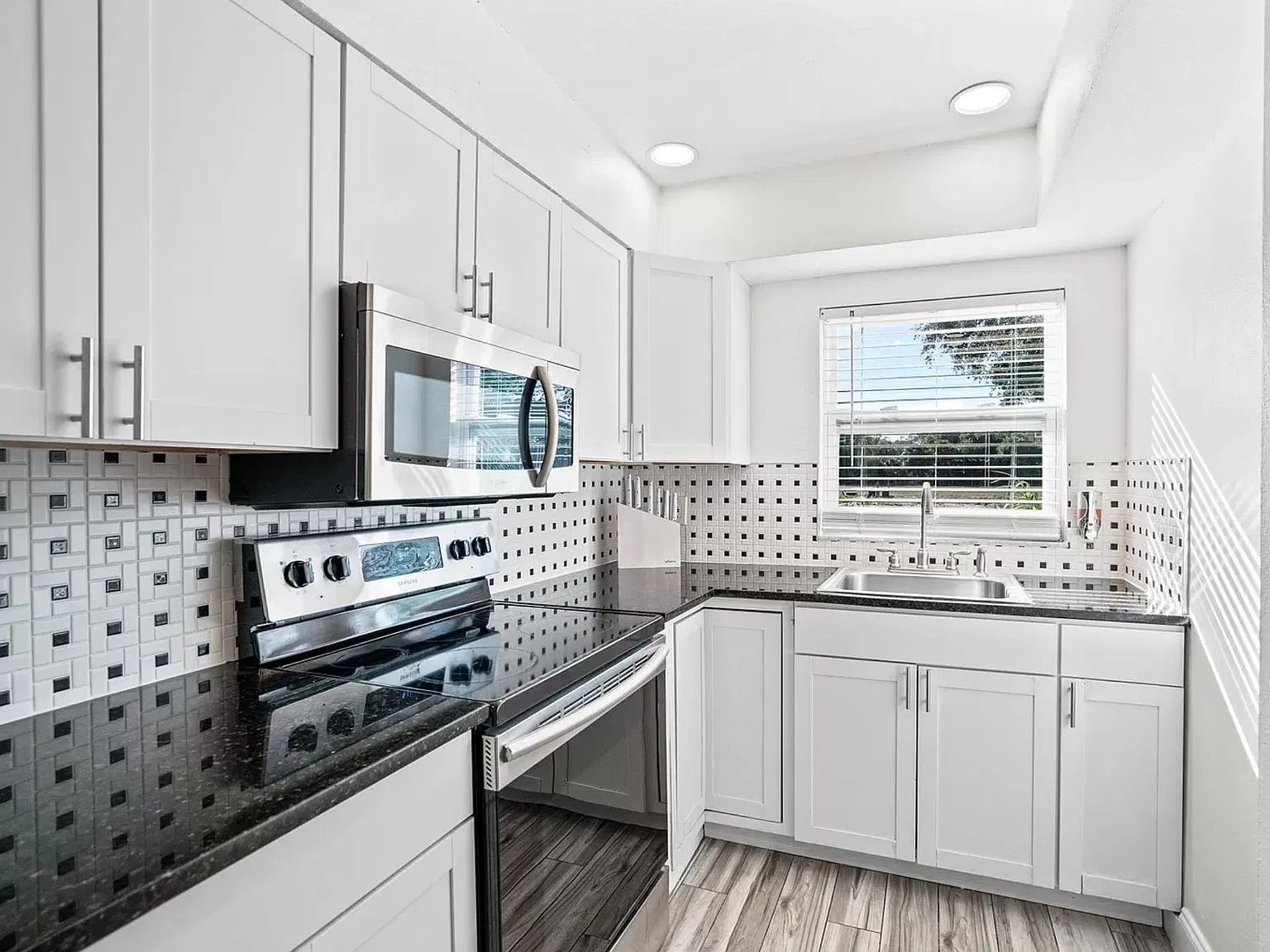 2 bed, 850 sqft, $1,790 — Photo 4