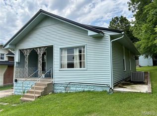 403 Sycamore St, Scott City, MO 63780