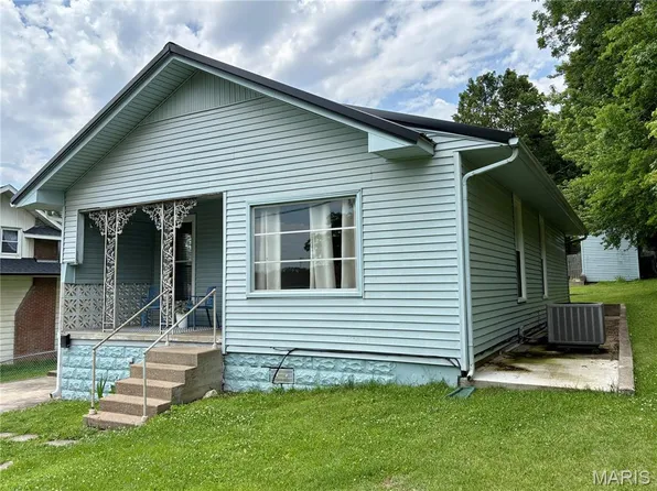 403 Sycamore St, Scott City, MO 63780